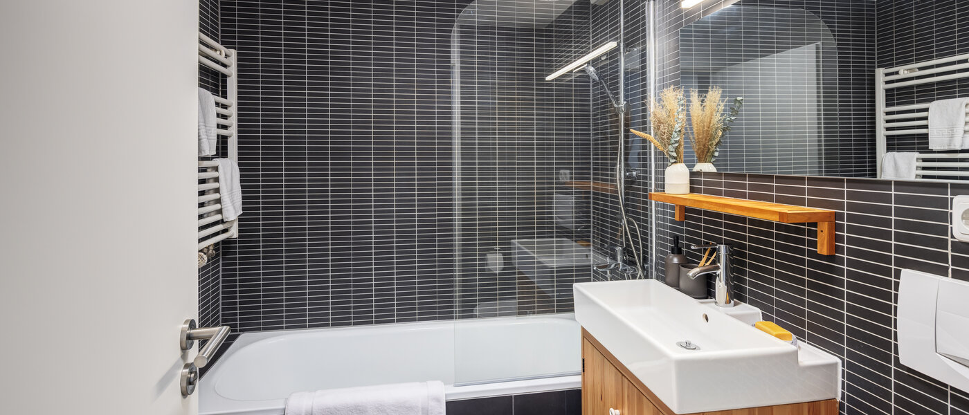 appartement style maisonnette avec mezzanine München Obersendling 01 salle de bain 14471