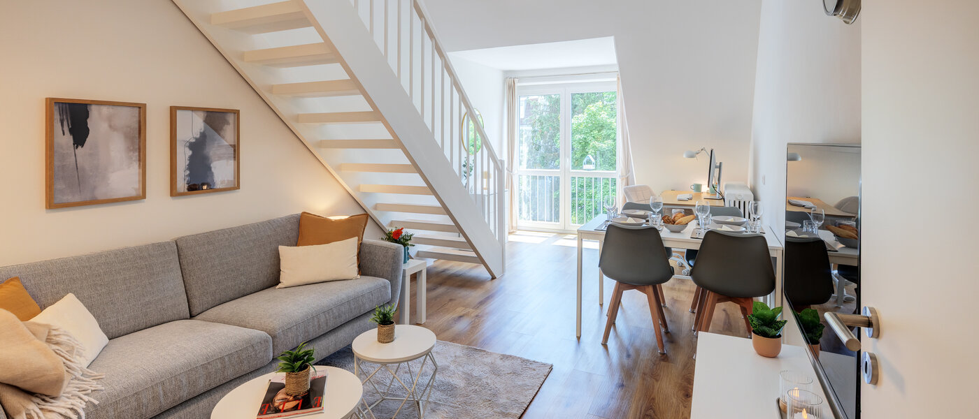 appartement style maisonnette avec mezzanine München Obersendling 01 pièce à vivre 14471