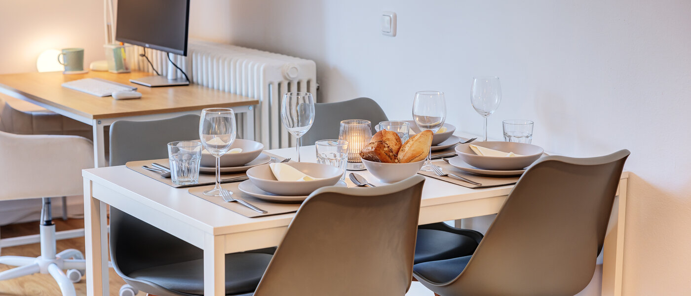 appartement style maisonnette avec mezzanine München Obersendling 02 pièce à vivre 14471