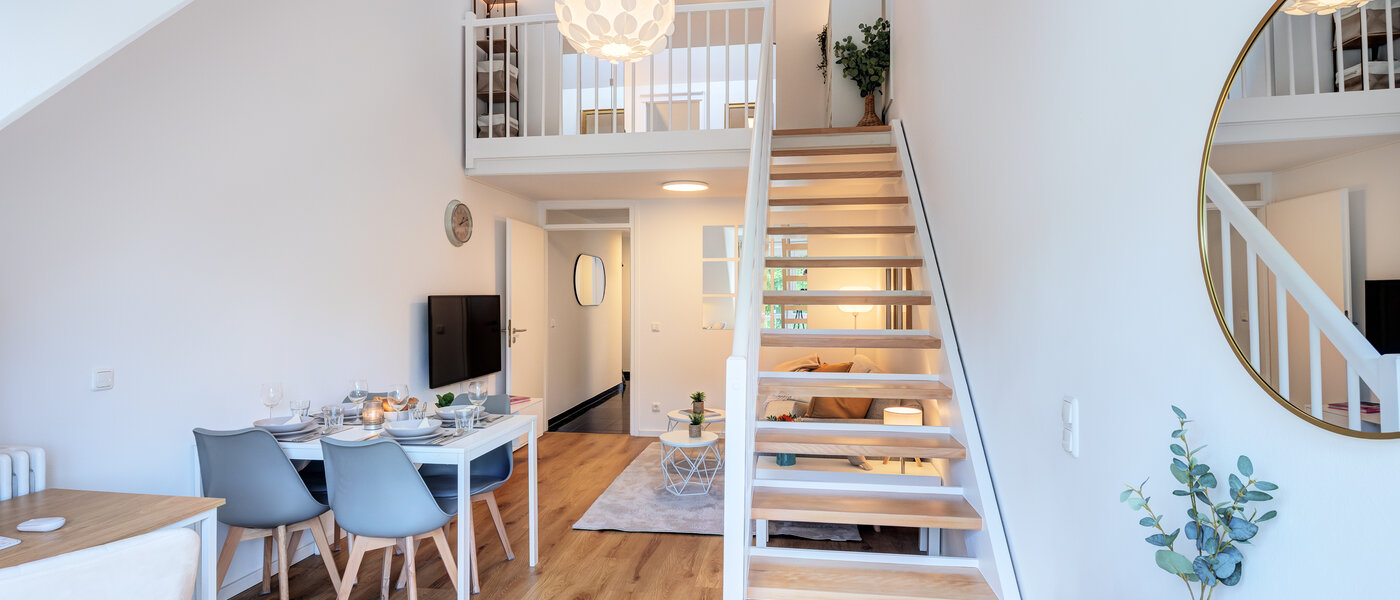 appartement style maisonnette avec mezzanine München Obersendling 04 pièce à vivre 14471