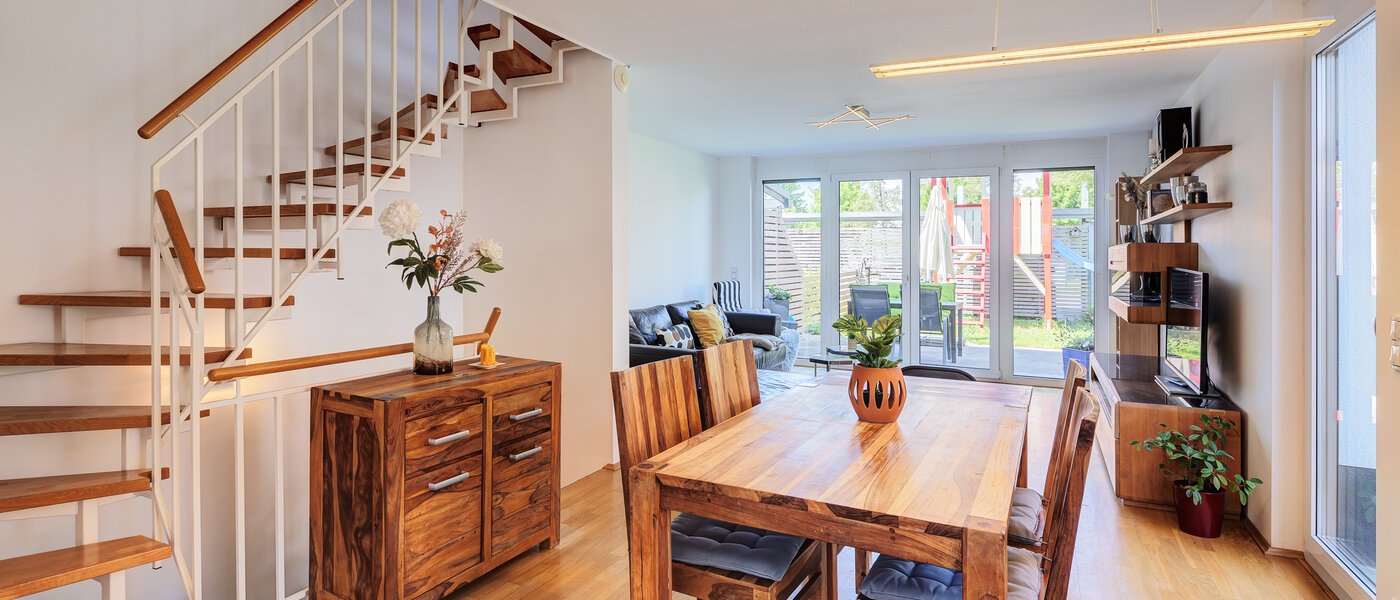 dernière maison de la rangée de maisons mitoyennes Karlsfeld 01 pièce à vivre 14478