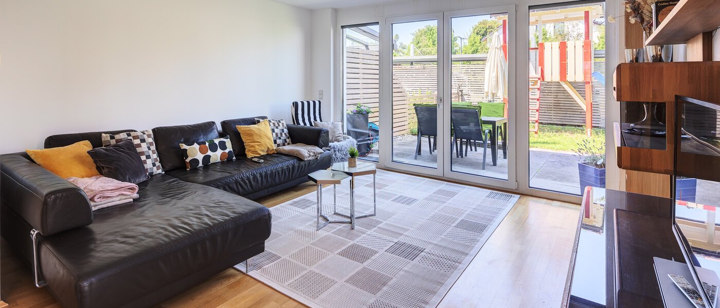 dernière maison de la rangée de maisons mitoyennes Karlsfeld 02 pièce à vivre 14478