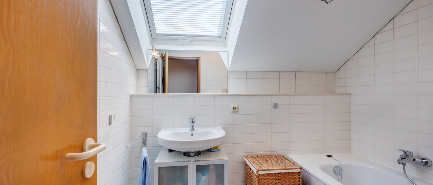 appartement sous les toits München Harlaching 01 salle de bain 14501