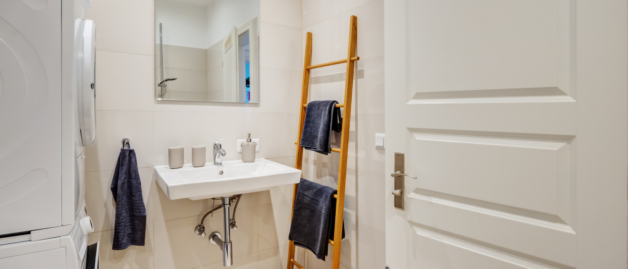 appartement sous les toits München Neuhausen 01 salle de bain 14555
