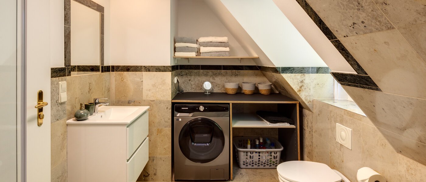 appartement style maisonnette avec mezzanine München Ramersdorf 01 salle de bain 14556