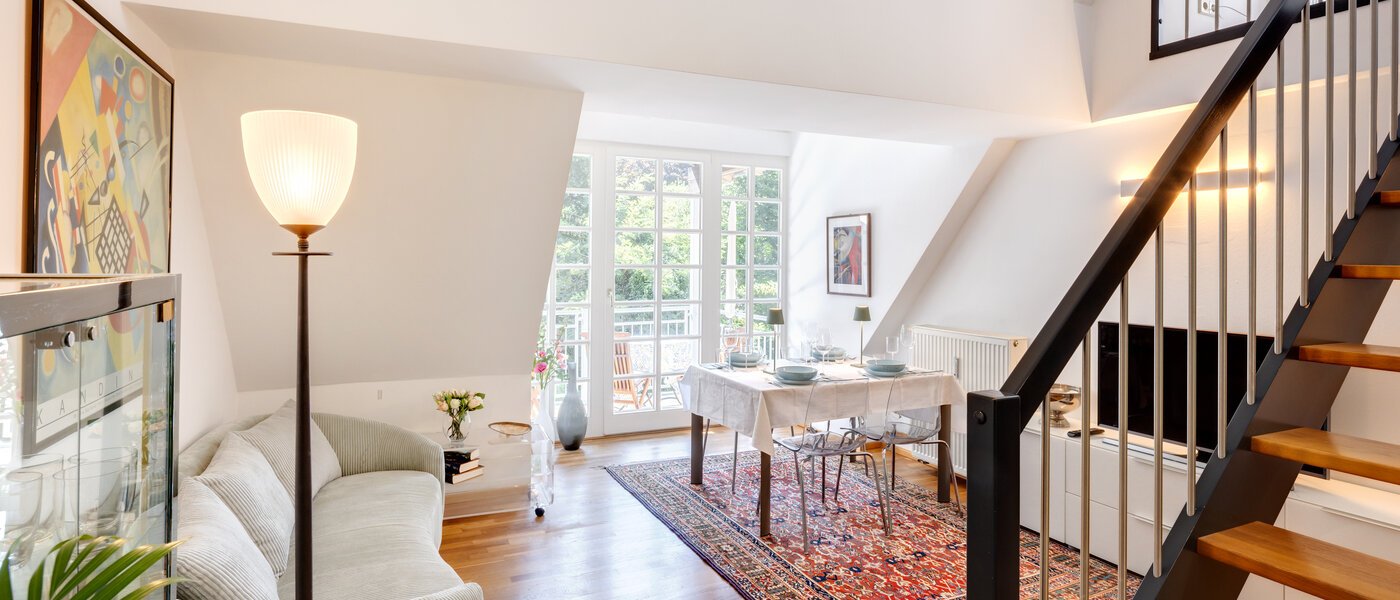 appartement style maisonnette avec mezzanine München Ramersdorf 01 pièce à vivre 14556