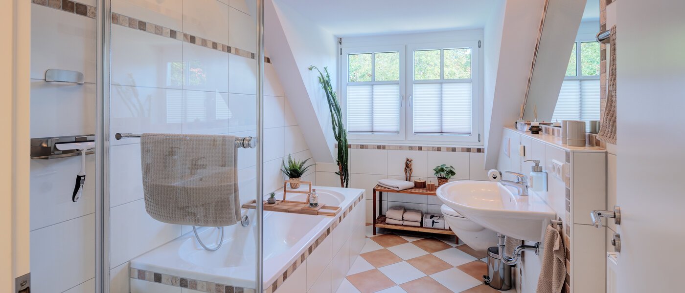 appartement style maisonnette Gröbenzell 01 1ère salle de bain 14575