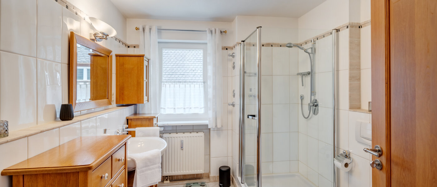 appartement style maisonnette München Fasangarten 02 salle de bain 14585