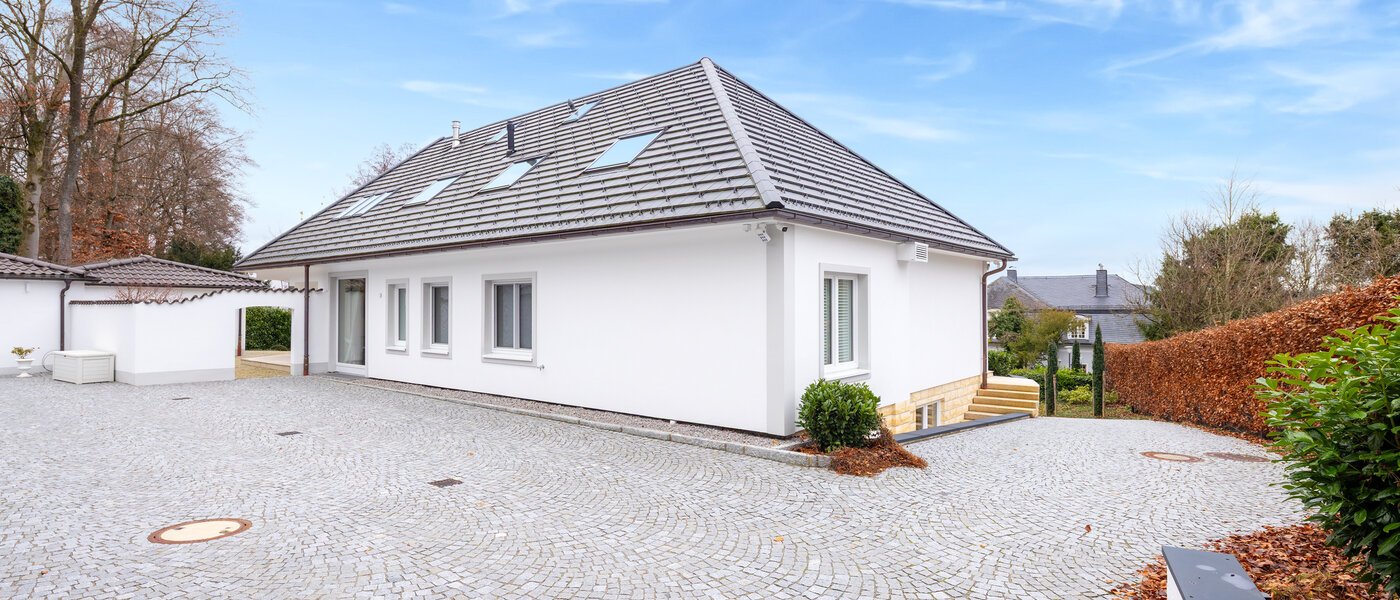 villa Starnberg 02 cour intérieure 14680