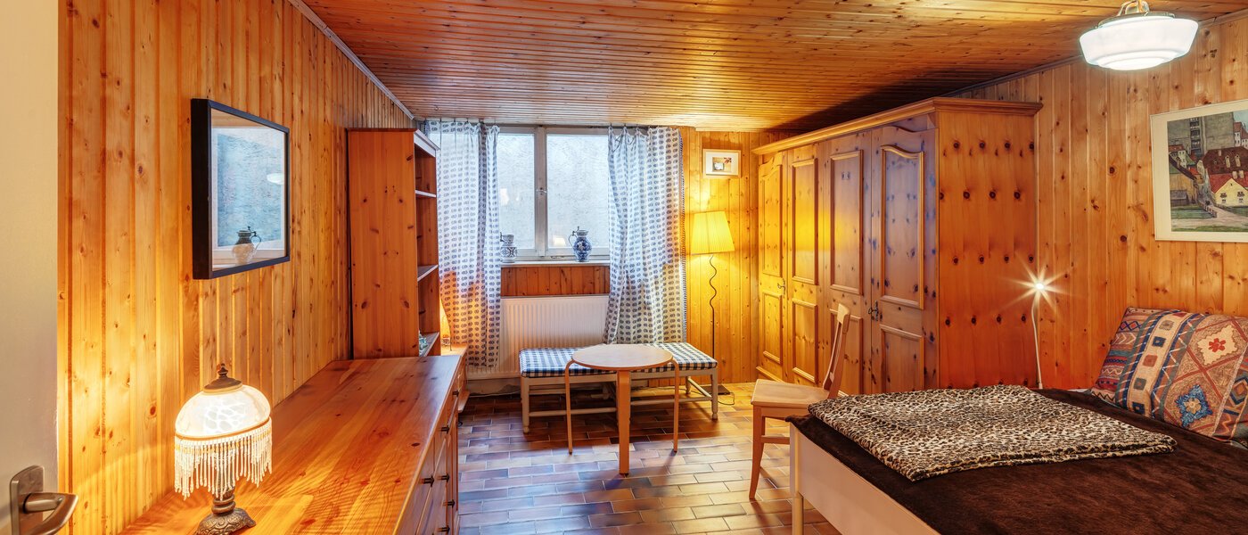 dernière maison de la rangée de maisons mitoyennes Unterhaching 01 pièces pour loisirs 14690