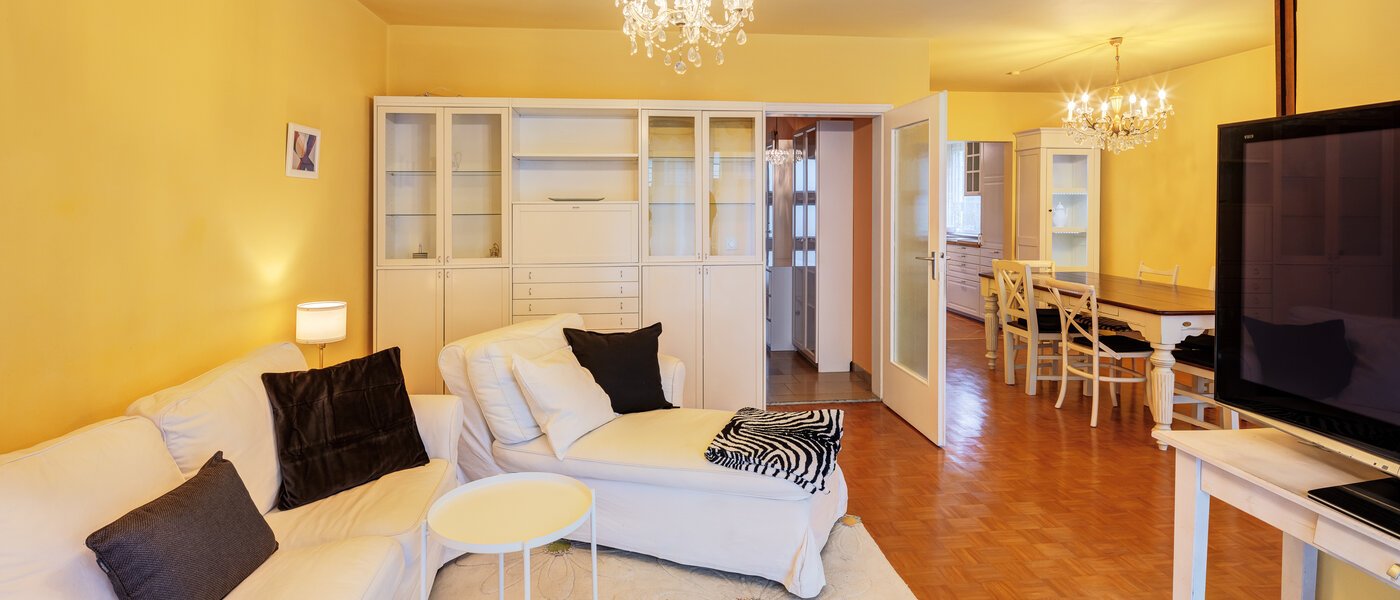 dernière maison de la rangée de maisons mitoyennes Unterhaching 02 pièce à vivre 14690