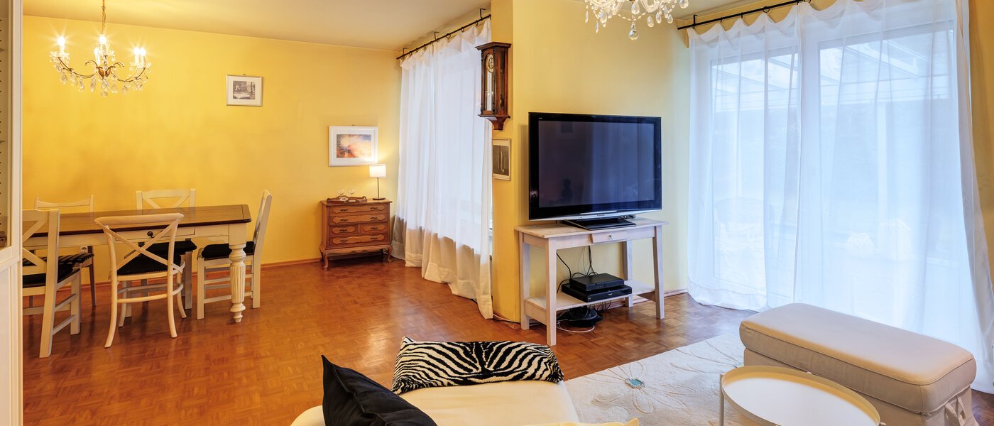 dernière maison de la rangée de maisons mitoyennes Unterhaching 03 pièce à vivre 14690