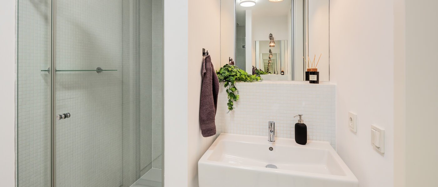 appartement avec terrasse sur le toit München Neuhausen 01 salle de bain 14699