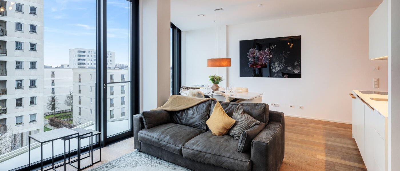 appartement avec terrasse sur le toit München Neuhausen 03 pièce à vivre 14699