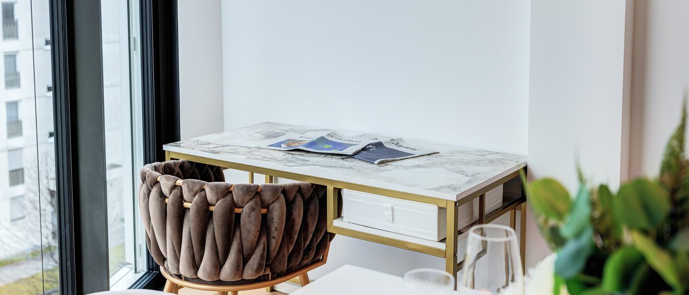 appartement avec terrasse sur le toit München Neuhausen 04 pièce à vivre 14699