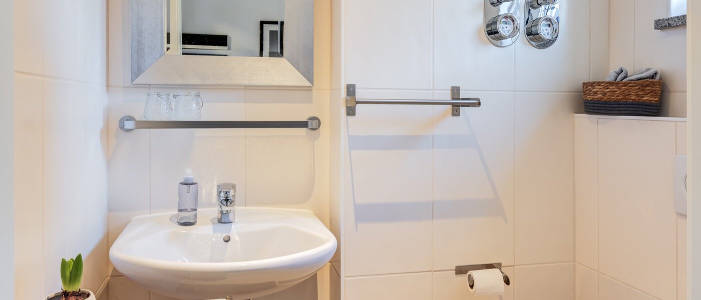 dernière maison de la rangée de maisons mitoyennes München Untermenzing 01 deux toilettes 14723