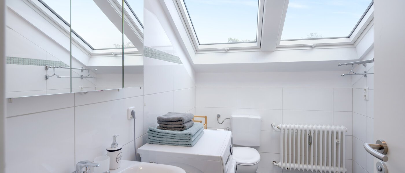 appartement sous les toits Gröbenzell 01 salle de bain 14746