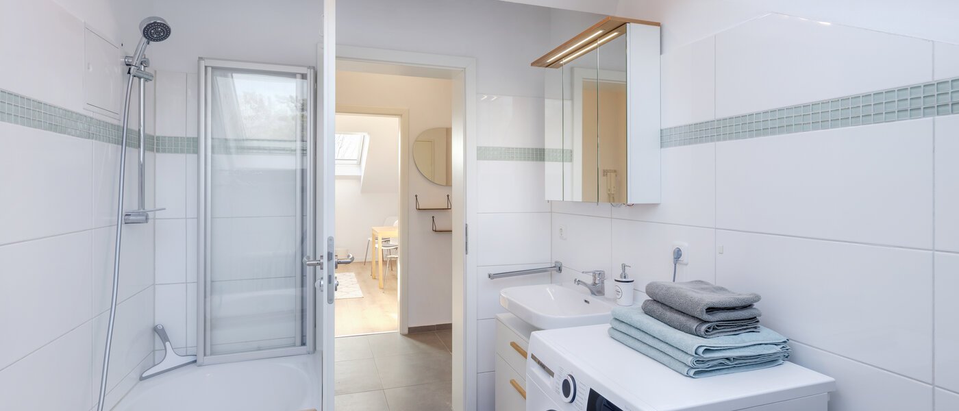 appartement sous les toits Gröbenzell 02 salle de bain 14746