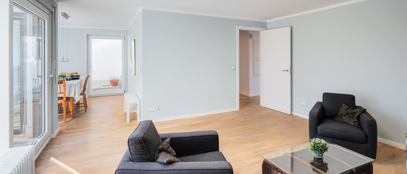 appartement avec terrasse sur le toit München Nymphenburg 04 pièce à vivre 14775