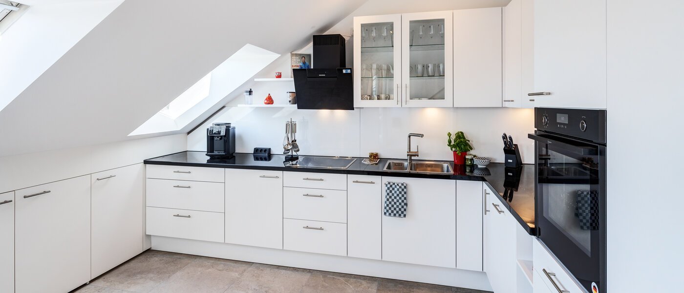 appartement style maisonnette avec mezzanine München Maxvorstadt 01 cuisine 14785