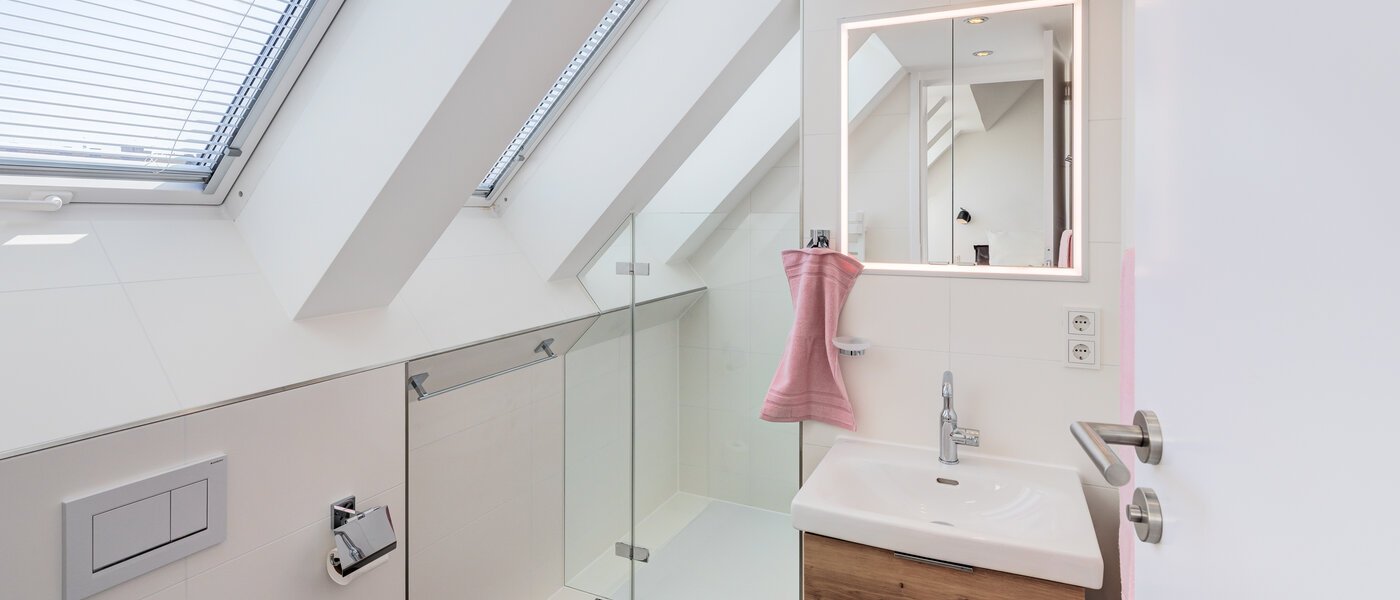 appartement style maisonnette avec mezzanine München Maxvorstadt 01 salle de bain 14785