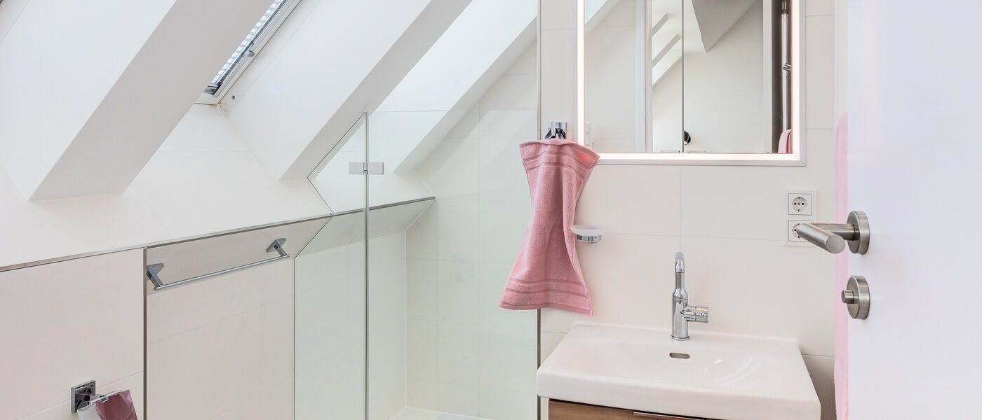 appartement style maisonnette avec mezzanine München Maxvorstadt 02 salle de bain 14785