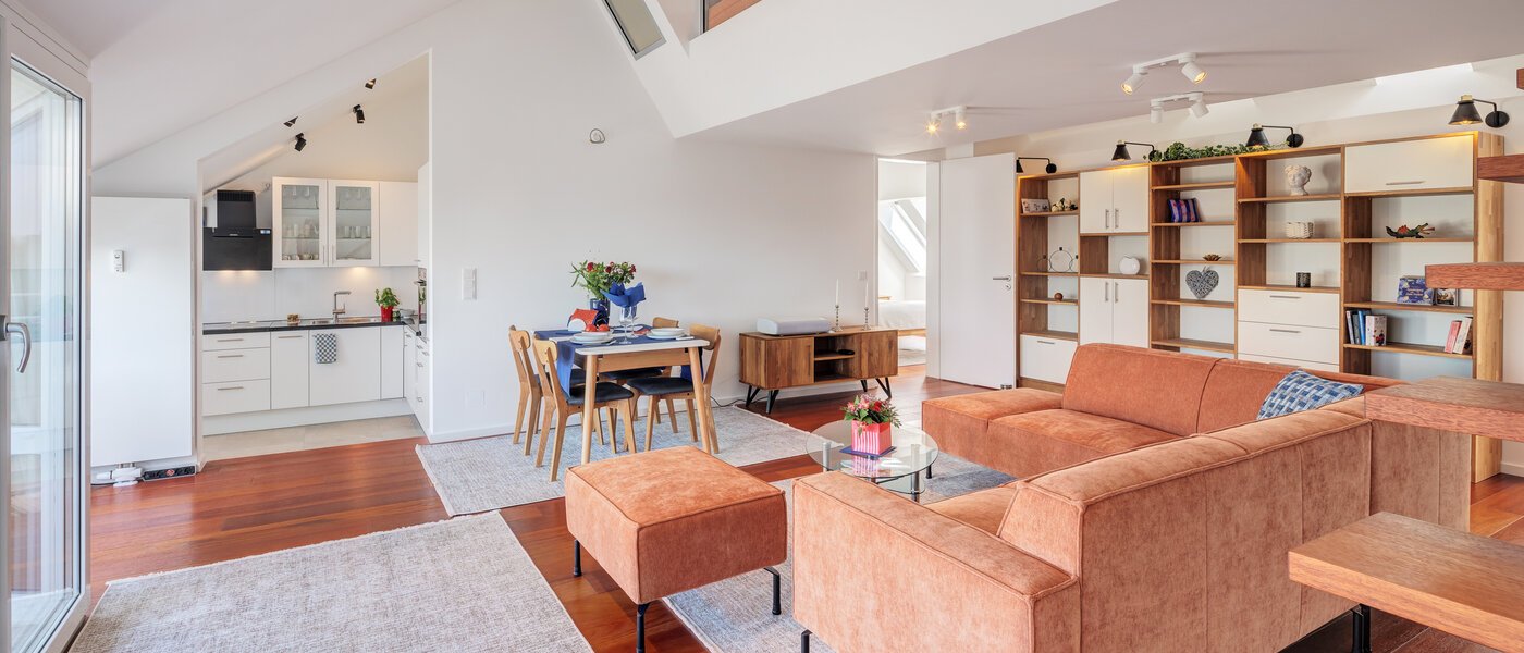 appartement style maisonnette avec mezzanine München Maxvorstadt 03 pièce à vivre 14785