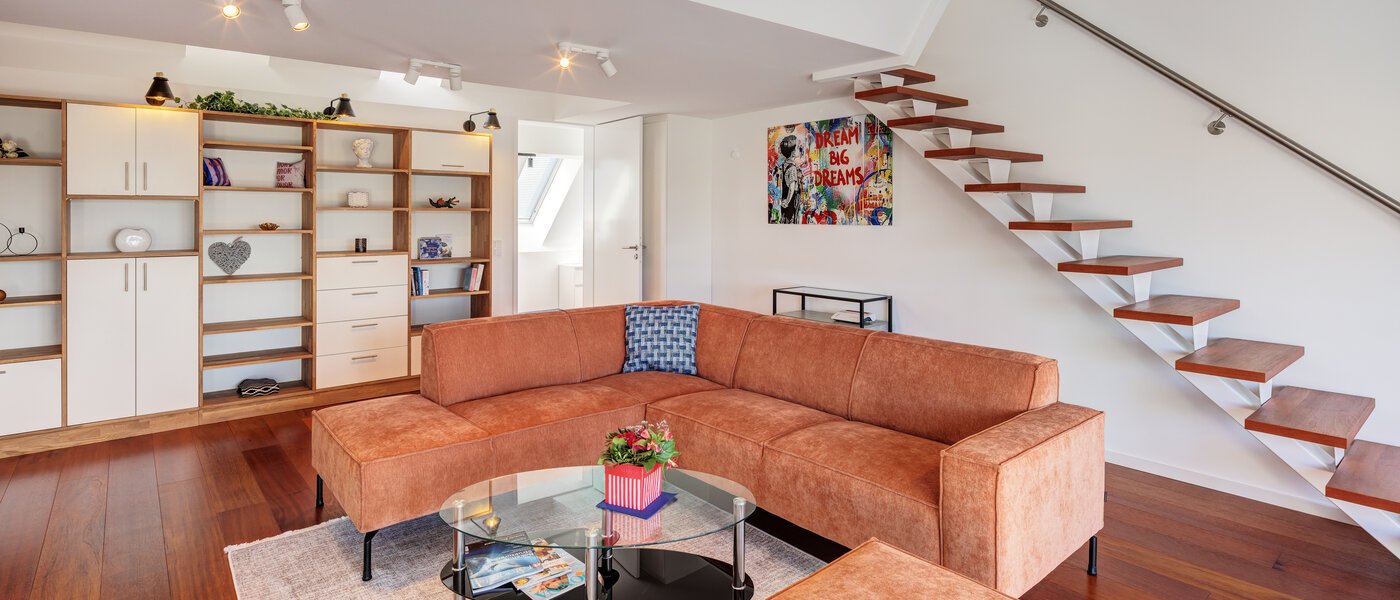 appartement style maisonnette avec mezzanine München Maxvorstadt 05 pièce à vivre 14785