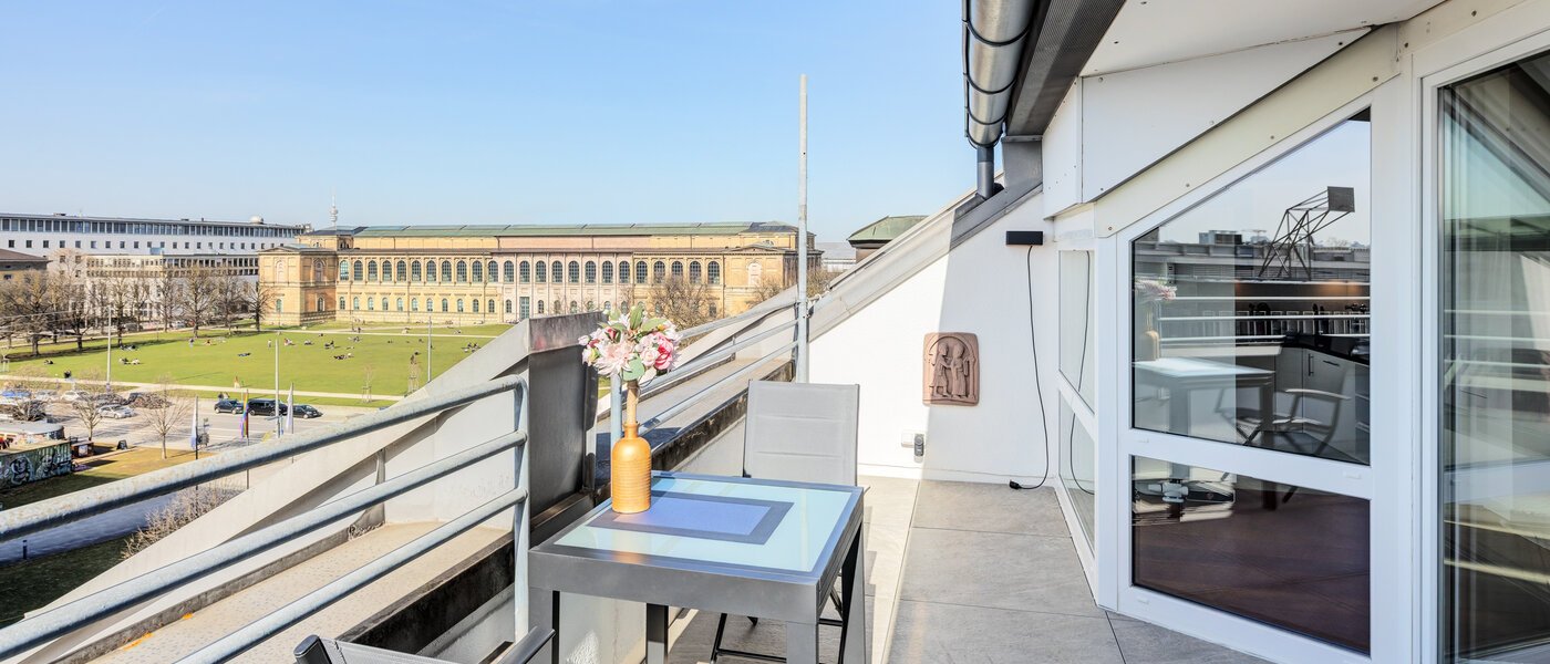 appartement style maisonnette avec mezzanine München Maxvorstadt 01 terrasse sur le toit 14785