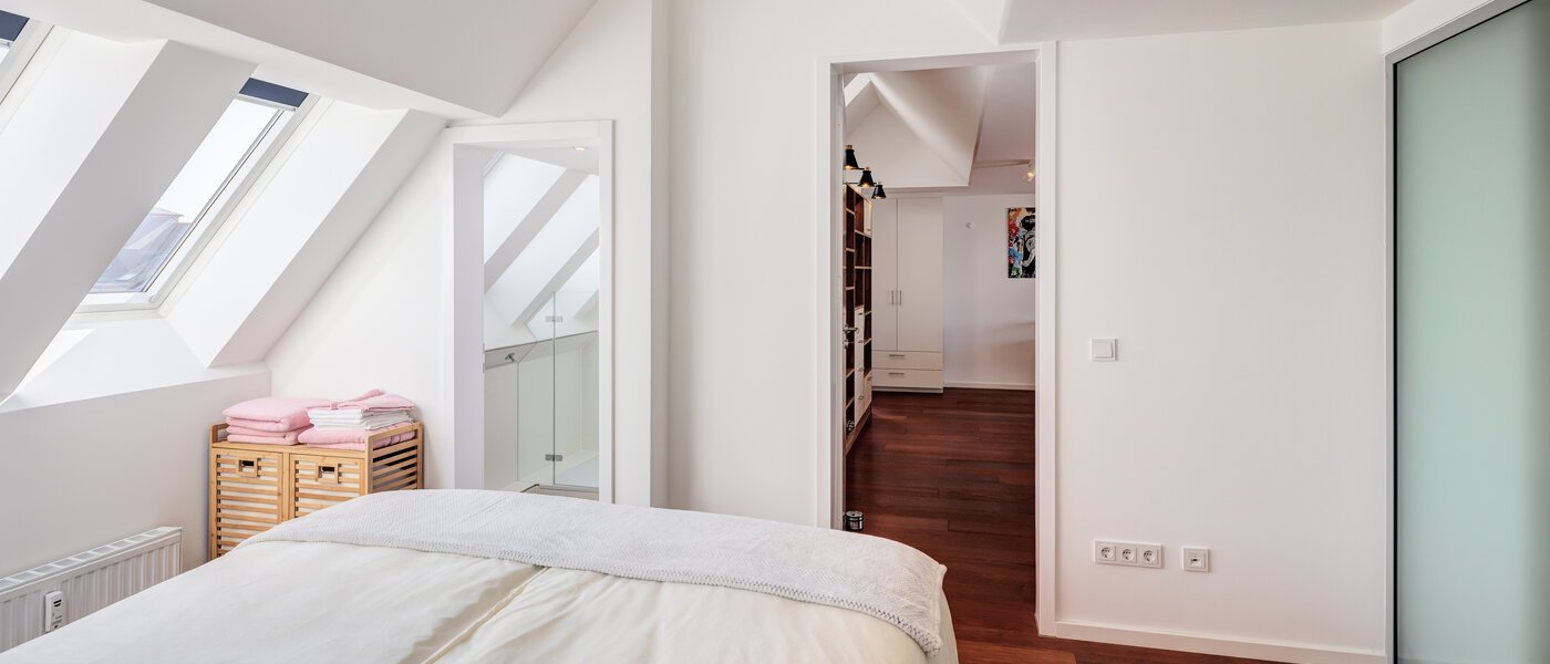 appartement style maisonnette avec mezzanine München Maxvorstadt 02 1ère chambre 14785