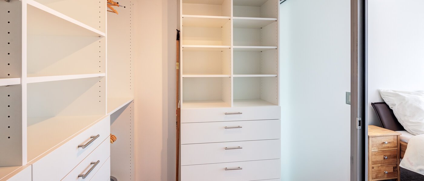 appartement style maisonnette avec mezzanine München Maxvorstadt 01 Penderie intégrée 14785