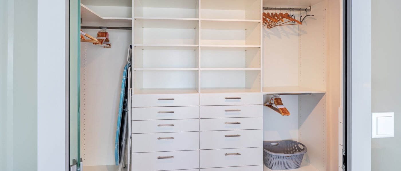 appartement style maisonnette avec mezzanine München Maxvorstadt 02 Penderie intégrée 14785