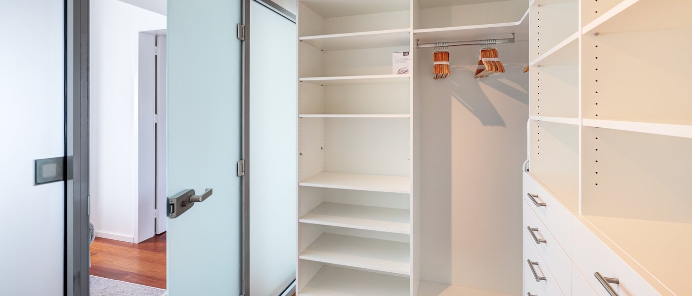 appartement style maisonnette avec mezzanine München Maxvorstadt 03 Penderie intégrée 14785