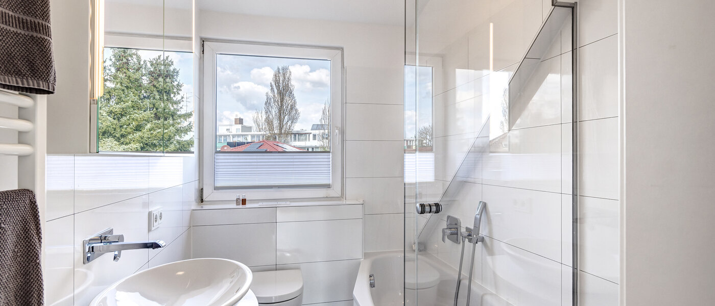 appartement avec terrasse sur le toit München Moosach 01 salle de bain 14797