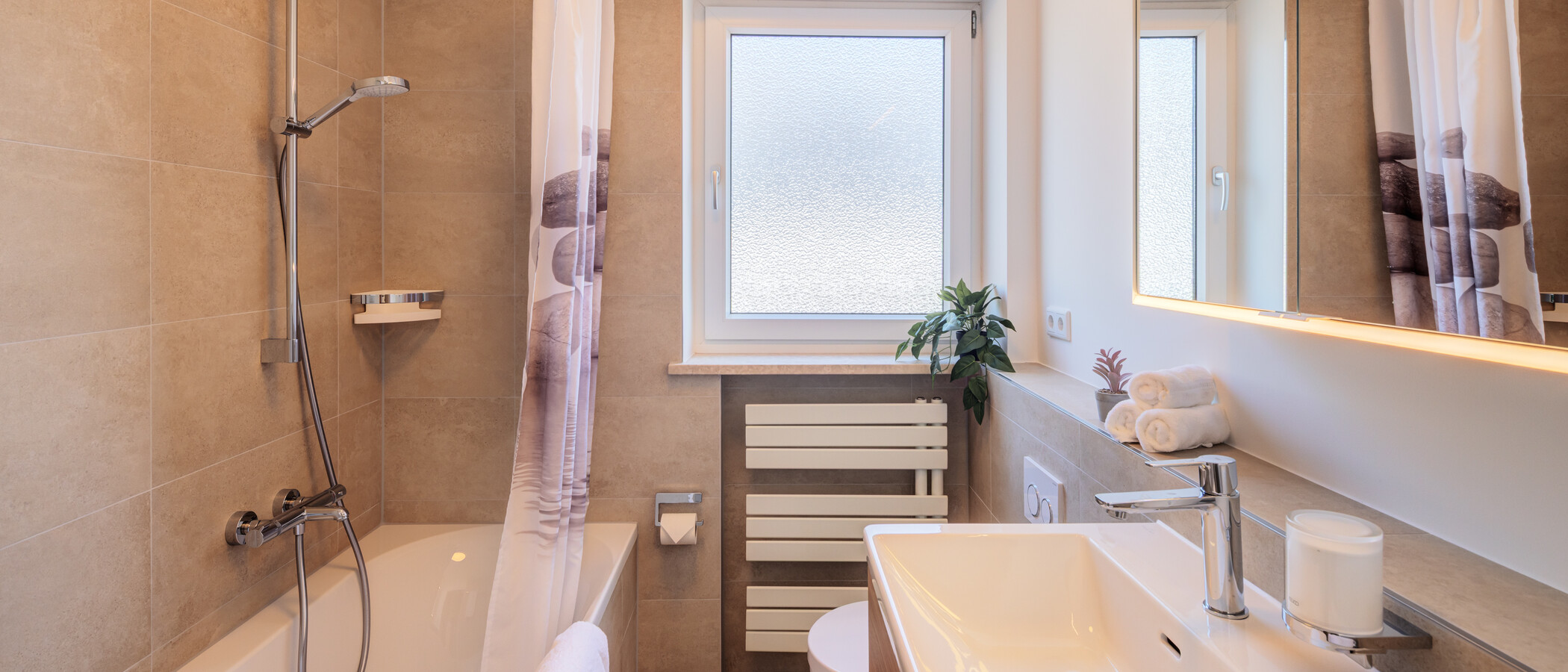 appartement style maisonnette München Waldtrudering 01 1ère salle de bain 14825