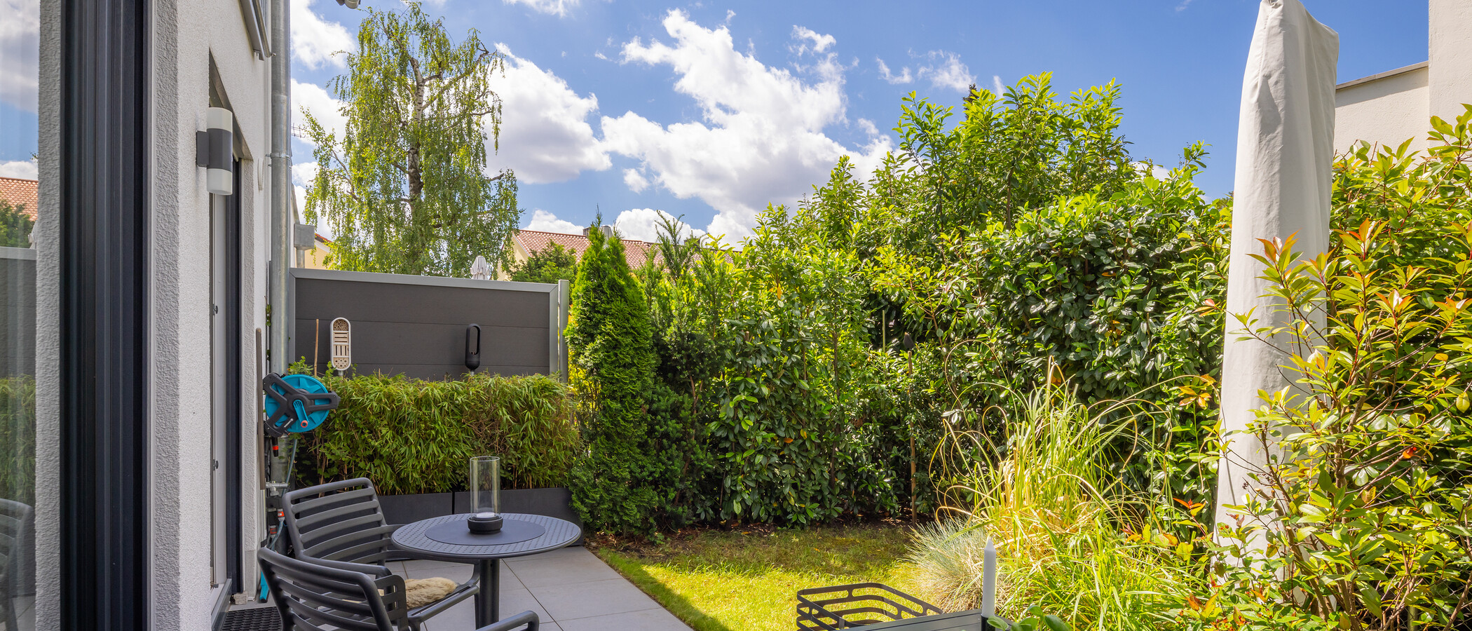 maison mitoyenne placée au milieu de la rangée München Untermenzing 01 jardin 14892