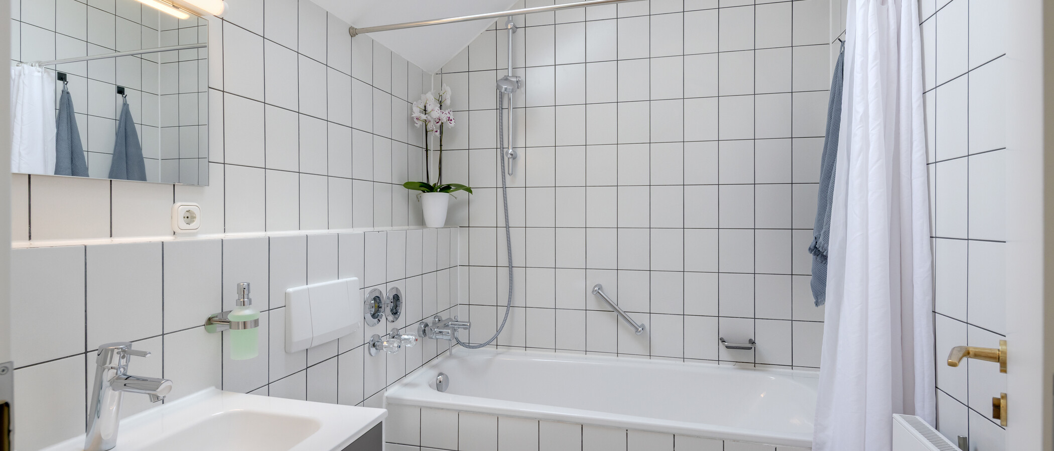 maison mitoyenne placée au milieu de la rangée München Untergiesing 01 1ère salle de bain 14900