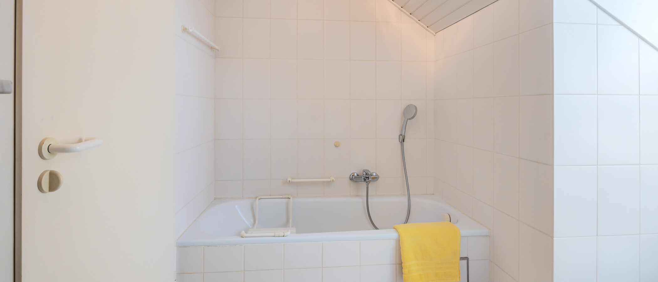 appartement sous les toits Germering 01 salle de bain 14946