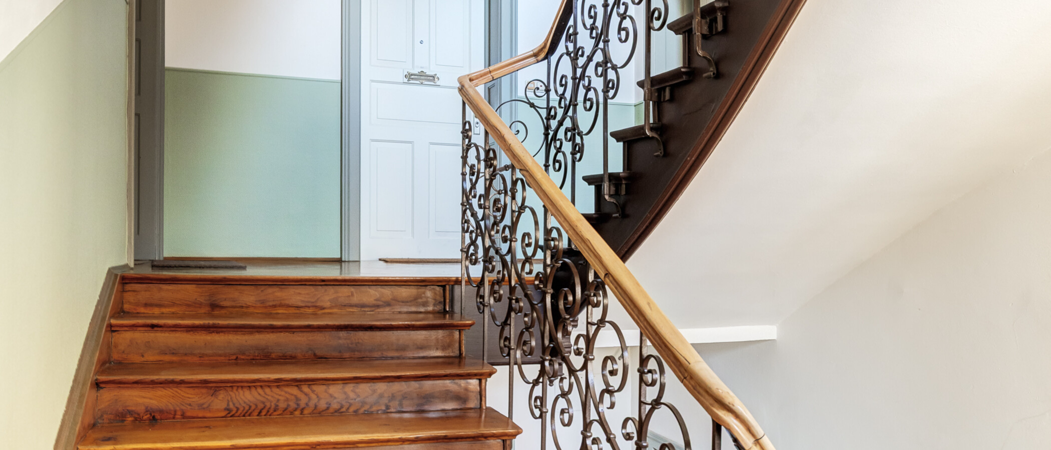 appartement style maisonnette München Haidhausen 01 escalier dans l‘immeuble 14963