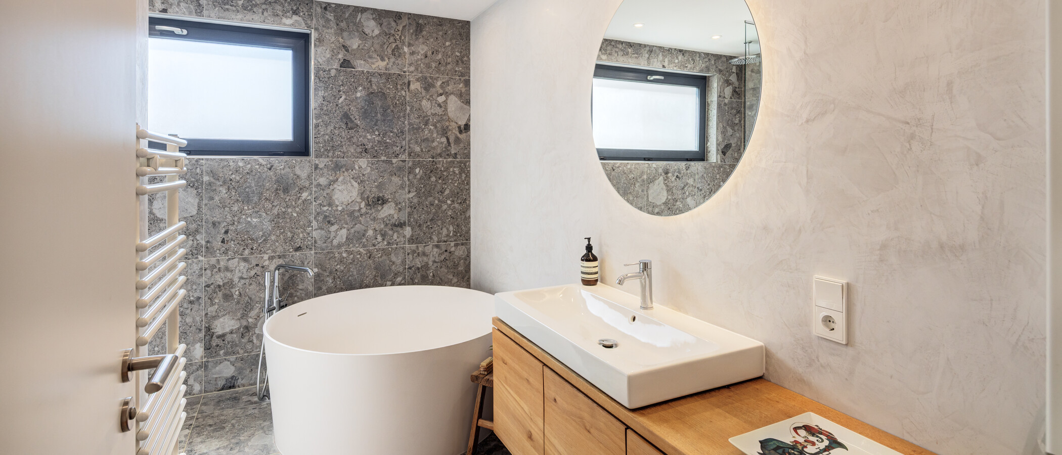 appartement style maisonnette München Oberföhring 01 1ère salle de bain 14969