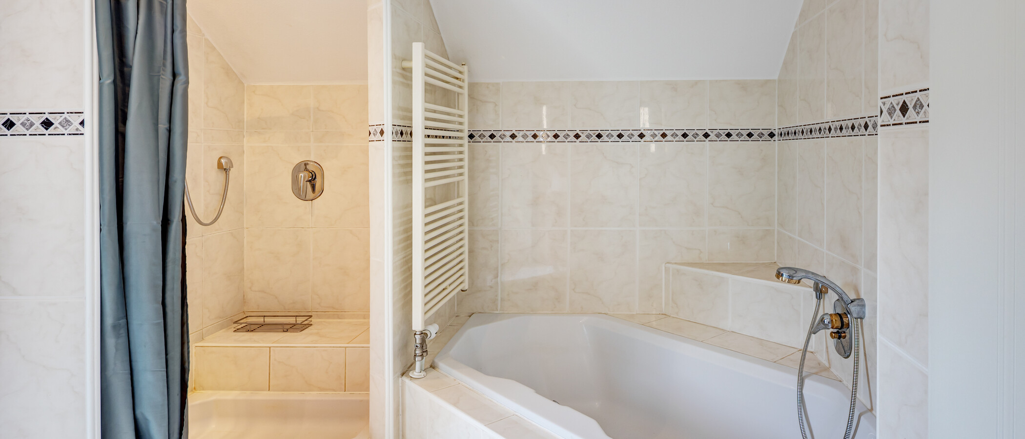 appartement sous les toits München Untermenzing 02 salle de bain 14986
