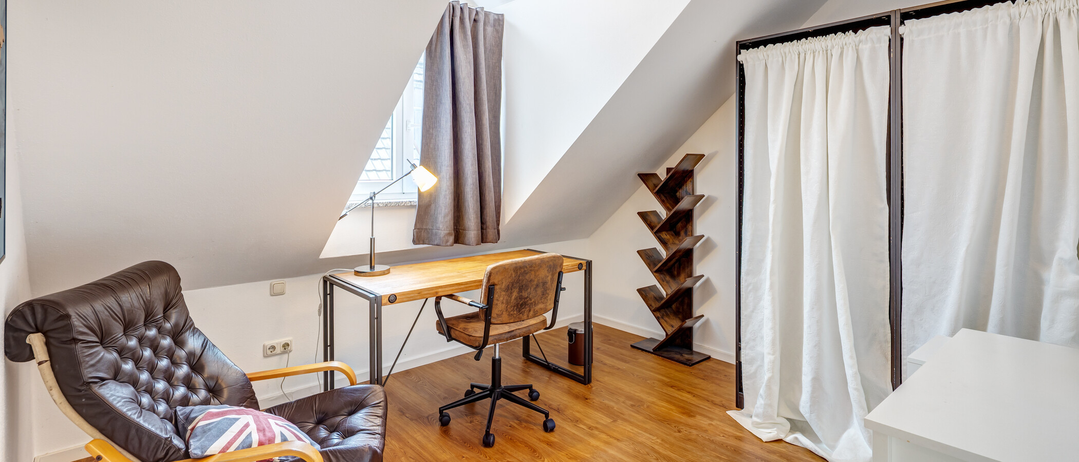appartement sous les toits München Untermenzing 01 bureau 14986