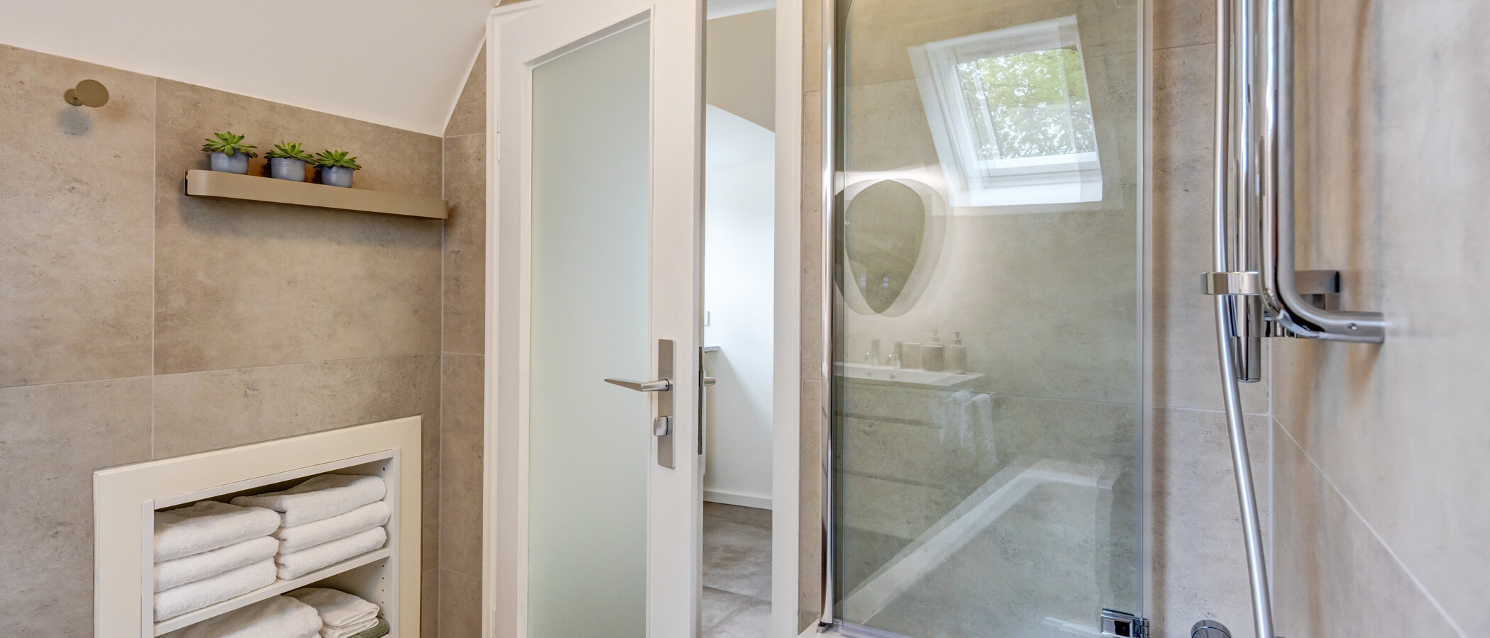 appartement sous les toits München Harlaching 03 salle de bain 14993