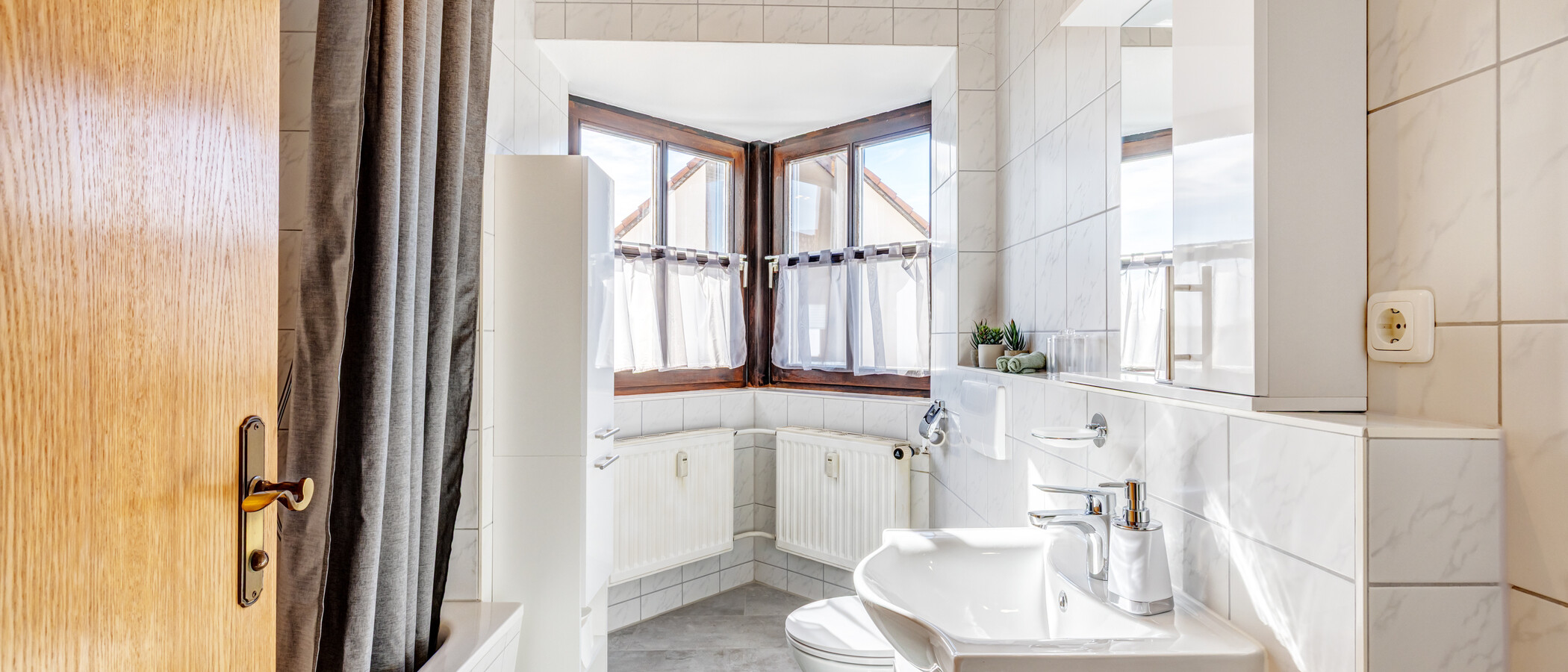 appartement sous les toits Eching 01 salle de bain 15004
