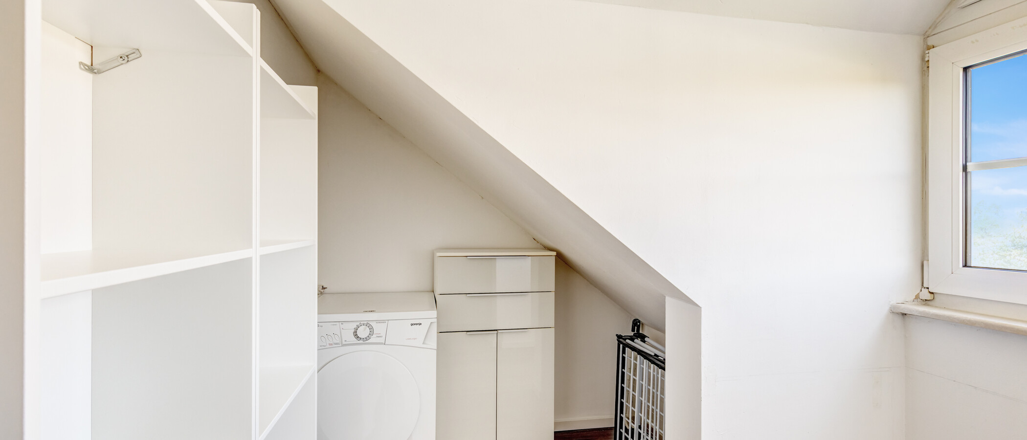 appartement sous les toits Unterschleißheim 01 débarras 15029
