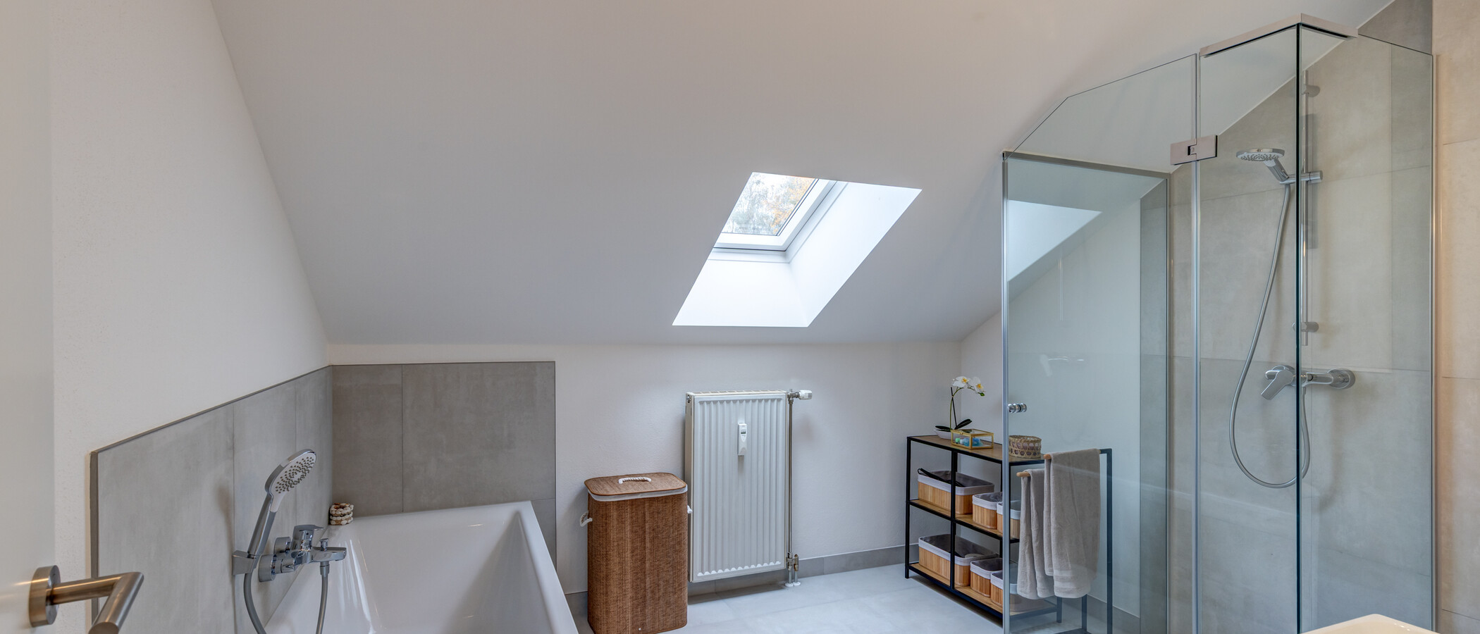 appartement sous les toits München Solln 01 salle de bain 15038