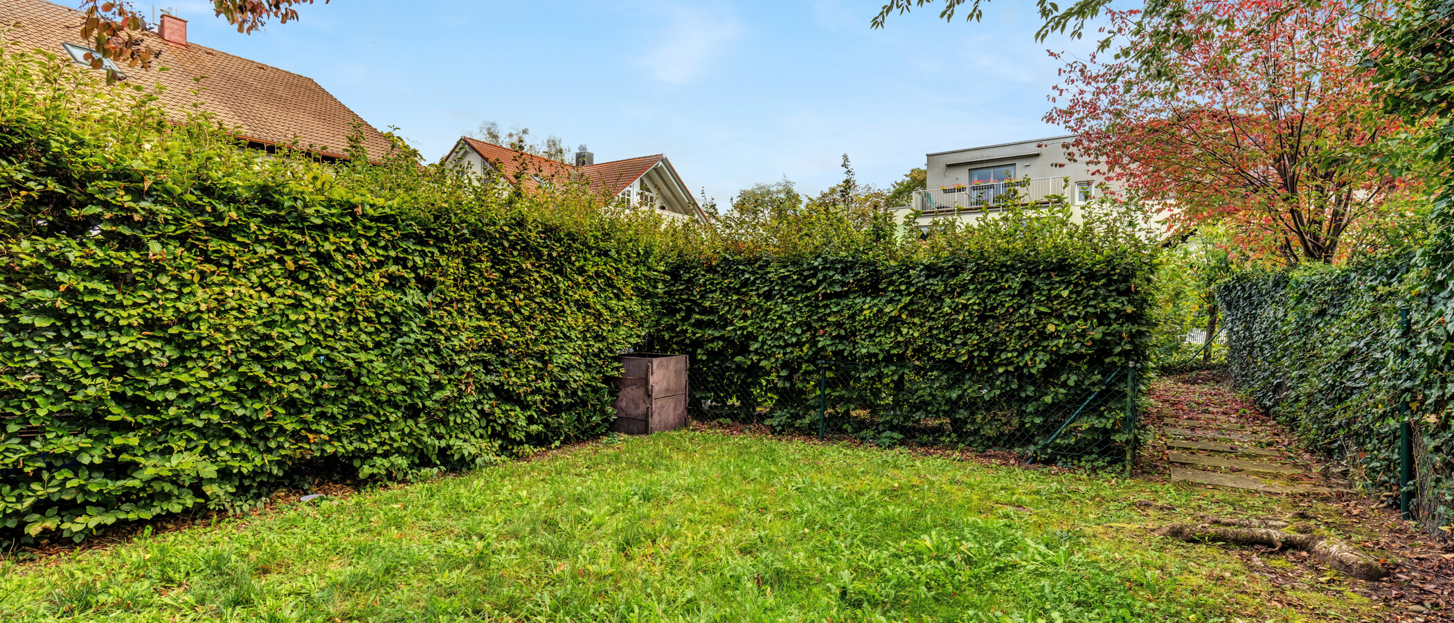 appartement sous les toits München Solln 02 jardin commun 15038