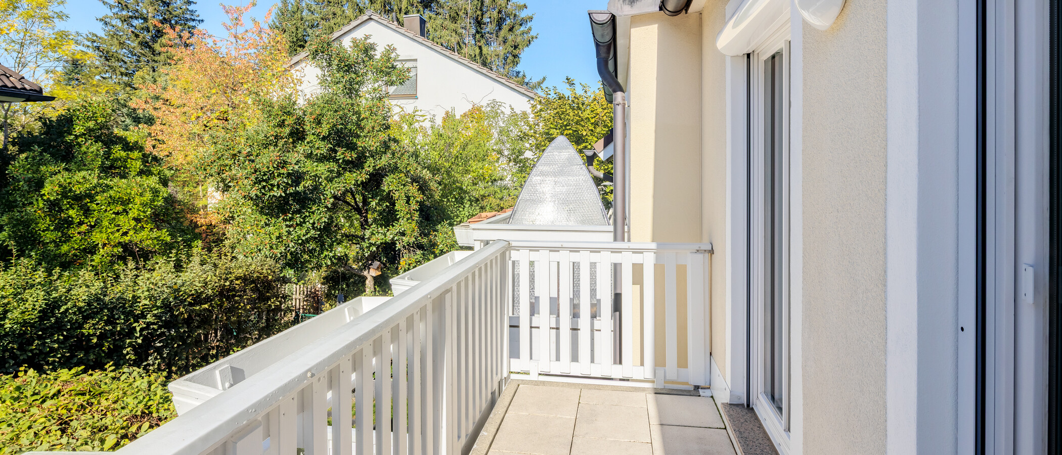 maison mitoyenne placée au milieu de la rangée München Waldtrudering 01 balcon 15041