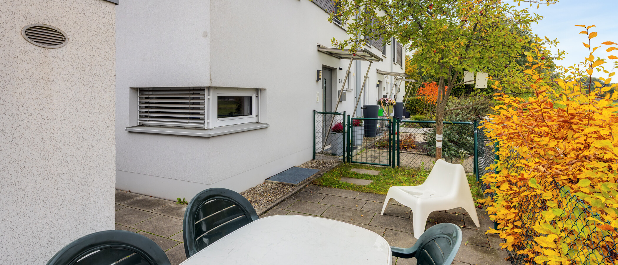 dernière maison de la rangée de maisons mitoyennes Dachau 05 terrasse 15053