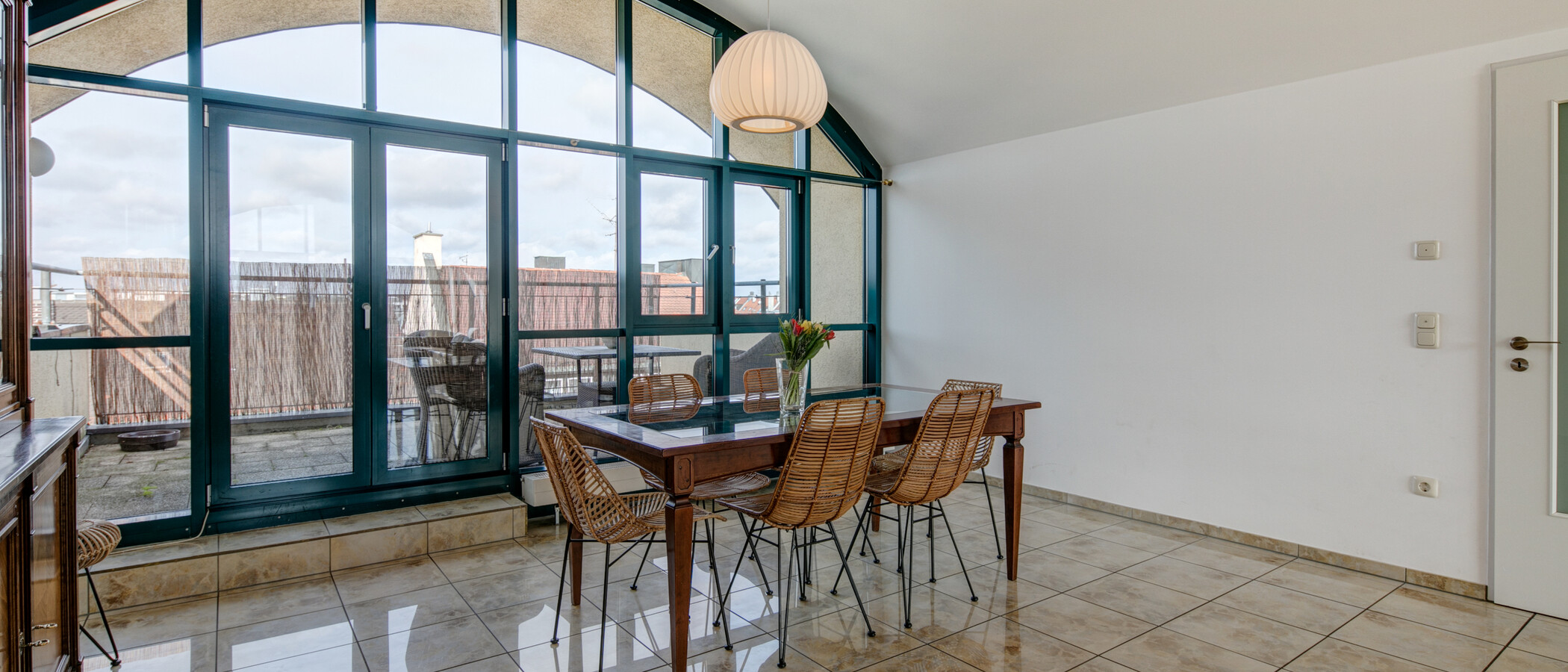 appartement avec terrasse sur le toit München Maxvorstadt - Westen 01 salle à manger 1607